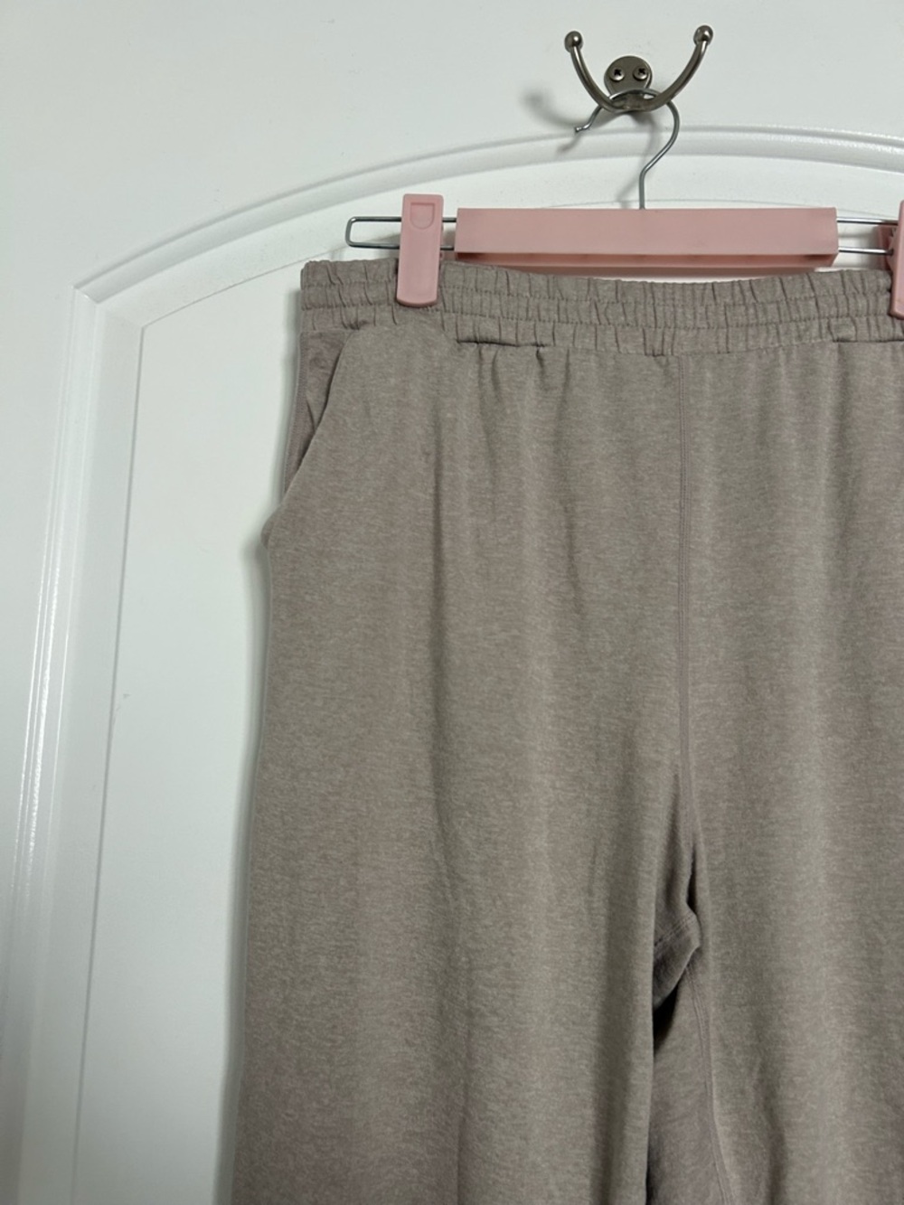 Vuori Women's Boyfriend Jogger Lounge Sweatpants Size S athleisure cozy gym Tan - Picture 8 of 9
